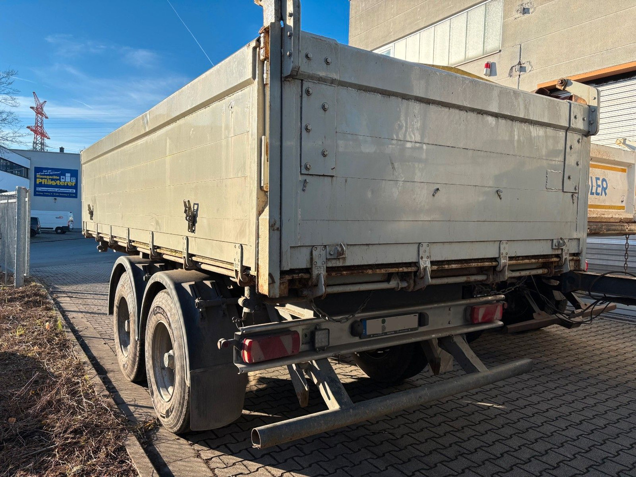 Carnehl Tandem /BPW/ Luftfederung/ Rollplane Carnehl Tandem /BPW/ Luftfederung/ Rollplane - Tipper trailer: picture 1 Carnehl Tandem /BPW/ Luftfederung/ Rollplane Carnehl Tandem /BPW/ Luftfederung/ Rollplane - Tipper trailer: picture 1