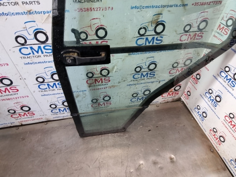 Case 5140, 5120, 5240, 5130 Cab Door Left Assembly 1546807c2, 1330931c1 - Door and parts: picture 4 Case 5140, 5120, 5240, 5130 Cab Door Left Assembly 1546807c2, 1330931c1 - Door and parts: picture 4