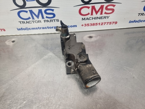 Claas Ares 656rc, Ariom, Axion, Thermostat Body 6005023476, R501130, R131016 - Cylinder head: picture 1 Claas Ares 656rc, Ariom, Axion, Thermostat Body 6005023476, R501130, R131016 - Cylinder head: picture 1