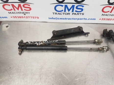 Claas Arion 530, 500, 600 Charge Air Cooler Gas Struds Assy 0021662550 - Radiator: picture 4 Claas Arion 530, 500, 600 Charge Air Cooler Gas Struds Assy 0021662550 - Radiator: picture 4