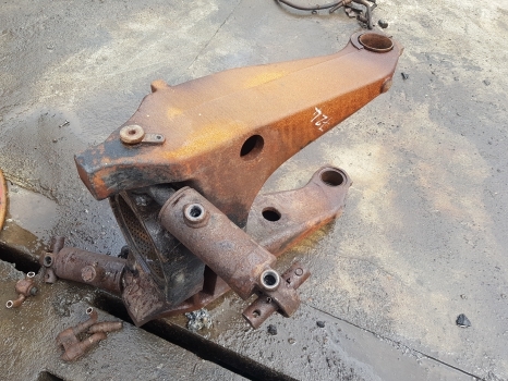 Fendt 724 S4 Front Axle Swing Arm M725300050032, G743300050030 - Suspension: picture 1 Fendt 724 S4 Front Axle Swing Arm M725300050032, G743300050030 - Suspension: picture 1