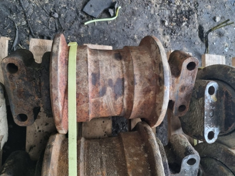 Hyundai Robex 130lc-3 Roller Lower Assy 81e6-2002; 82e6-2201; 82e6-2202 - Track roller for Construction machinery: picture 1 Hyundai Robex 130lc-3 Roller Lower Assy 81e6-2002; 82e6-2201; 82e6-2202 - Track roller for Construction machinery: picture 1