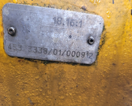 Jcb 533-105 Front Axle Drive Shaft Lhs Rhs 18.16:1, 914/60100, 914/89300 - Front axle for Material handling equipment: picture 1 Jcb 533-105 Front Axle Drive Shaft Lhs Rhs 18.16:1, 914/60100, 914/89300 - Front axle for Material handling equipment: picture 1