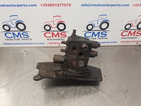 Massey Ferguson 5455 Wet Clutch Pressure Valve 3795681m14 - Clutch and parts for Farm tractor: picture 1 Massey Ferguson 5455 Wet Clutch Pressure Valve 3795681m14 - Clutch and parts for Farm tractor: picture 1