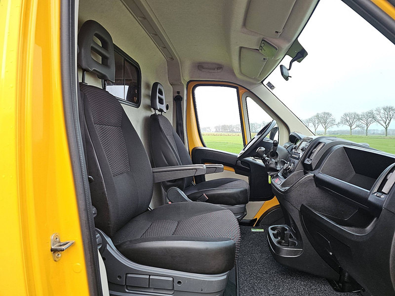 Interior photo 1: Panel van Peugeot Boxer 335 DUBBEL SCHUIFD EUR6