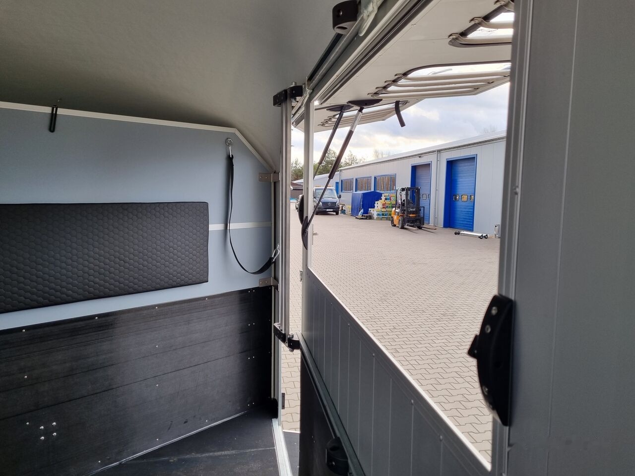New Horse trailer Cheval Liberté Maxi 3 Minimax trailer for 3 horses GVW 3500kg tack room saddle: picture 31