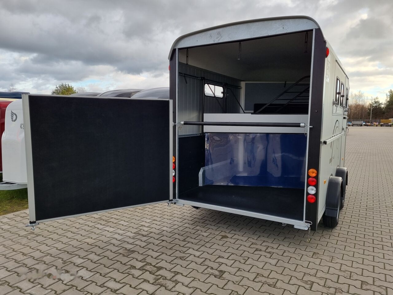New Horse trailer Cheval Liberté Maxi 3 Minimax trailer for 3 horses GVW 3500kg tack room saddle: picture 22