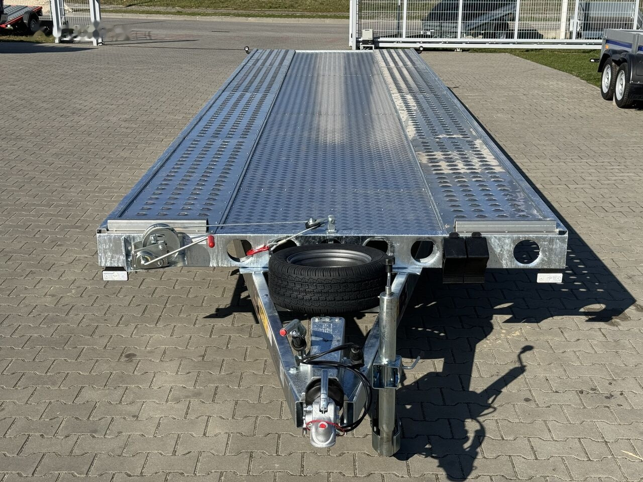 Wiola L35G85 8.5m long trailer with 3 axles for transport of 2 cars - Autotransporter trailer: picture 5 Wiola L35G85 8.5m long trailer with 3 axles for transport of 2 cars - Autotransporter trailer: picture 5