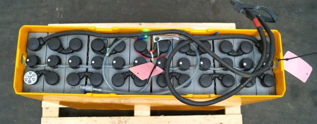 Jungheinrich unknown | Battery 24V465Ah 24 3PZS465 year 21/2020 370 kg dimension Battery 24V465Ah 24 3PZS465 year 21/2020 370 kg dimensions 78,5x21x79cm sn. 7540926001 - Battery for Material handling equipment: picture 2 Jungheinrich unknown | Battery 24V465Ah 24 3PZS465 year 21/2020 370 kg dimension Battery 24V465Ah 24 3PZS465 year 21/2020 370 kg dimensions 78,5x21x79cm sn. 7540926001 - Battery for Material handling equipment: picture 2