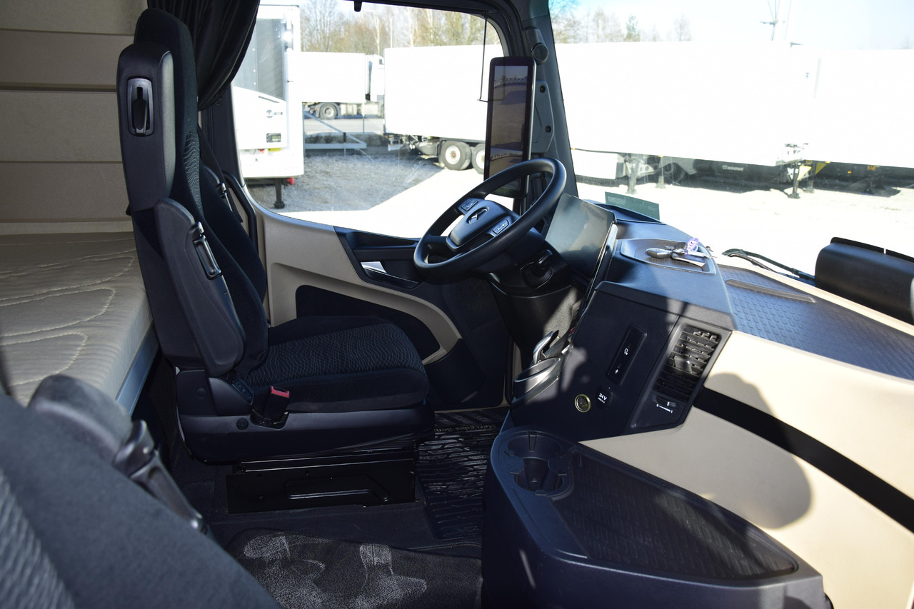 Tractor unit Mercedes-Benz Actros 5 1845 BigSpace: picture 15