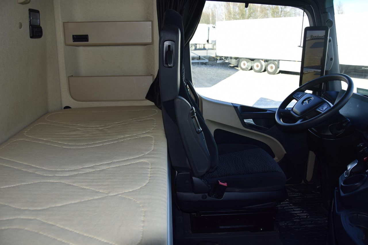 Tractor unit Mercedes-Benz Actros 5 1845 BigSpace: picture 12