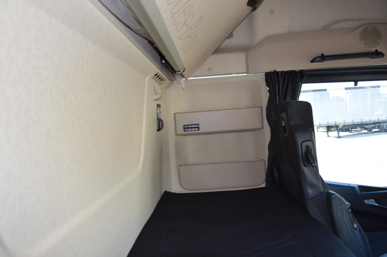 Tractor unit Mercedes-Benz Actros 5 1845 BigSpace: picture 13