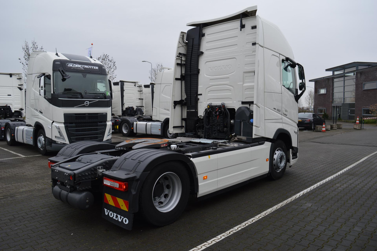 Volvo FH 460 Globetrotter XL i-Save I-ParkCool - Tractor unit: picture 4 Volvo FH 460 Globetrotter XL i-Save I-ParkCool - Tractor unit: picture 4