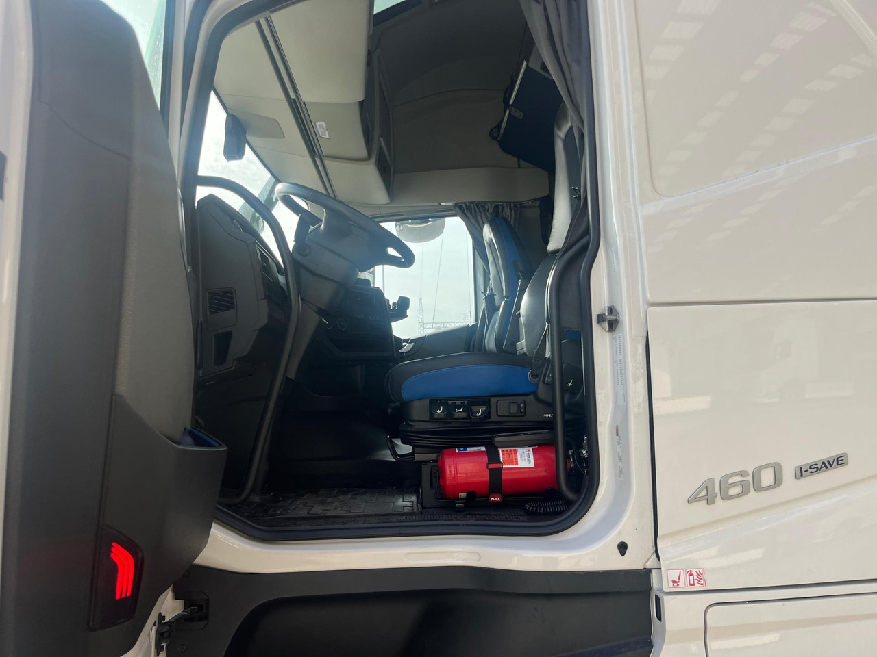 Tractor unit Volvo FH 460 Globetrotter XL i-Save: picture 8