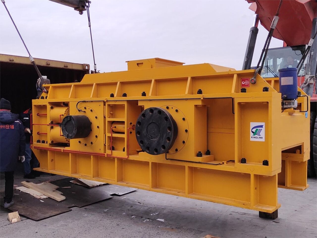 Kinglink KL2PGS1500 hydraulic roller crusher for sand making - Crusher: picture 1 Kinglink KL2PGS1500 hydraulic roller crusher for sand making - Crusher: picture 1