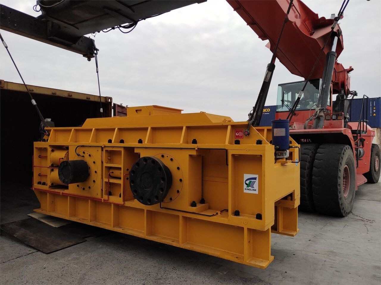 Kinglink KL2PGS1500 hydraulic roller crusher for sand making - Crusher: picture 2 Kinglink KL2PGS1500 hydraulic roller crusher for sand making - Crusher: picture 2