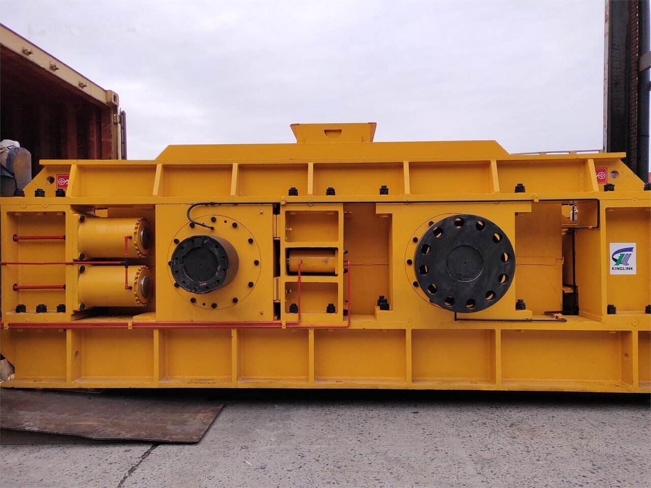 Kinglink KL2PGS1500 hydraulic roller crusher for sand making - Crusher: picture 5 Kinglink KL2PGS1500 hydraulic roller crusher for sand making - Crusher: picture 5