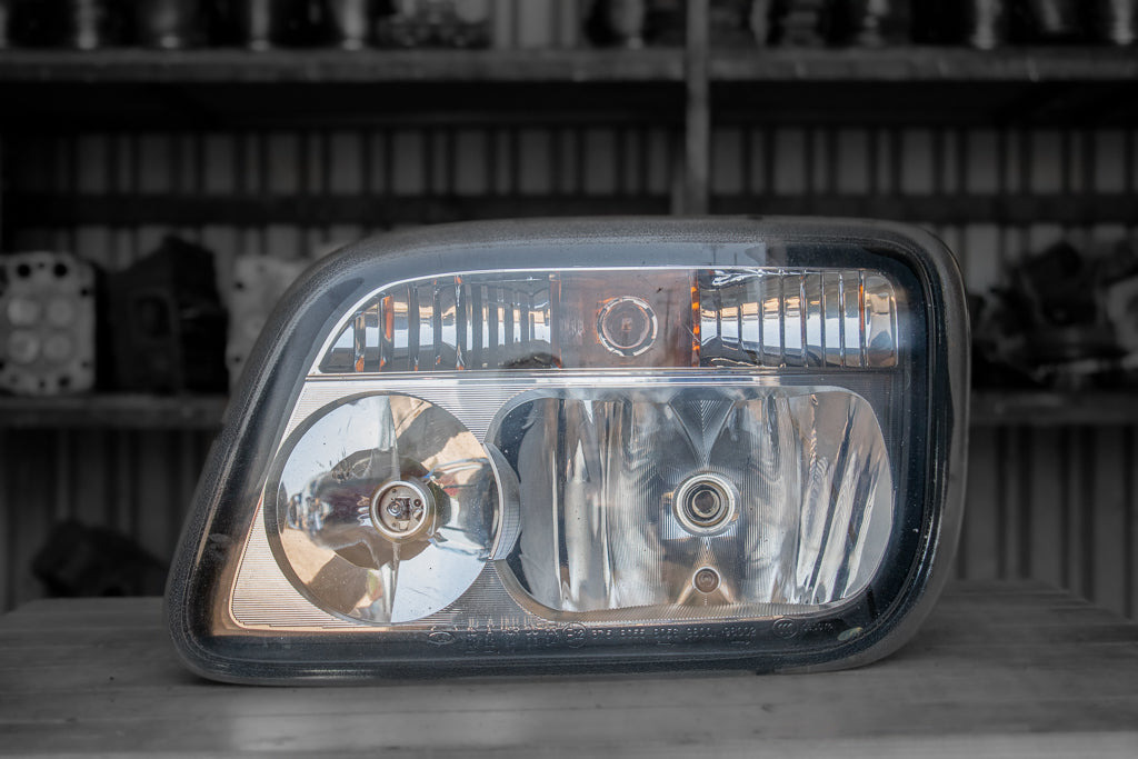 MERCEDES-BENZ ACTROS MP II - DRIVER'S - Headlight for Truck: picture 1 MERCEDES-BENZ ACTROS MP II - DRIVER'S - Headlight for Truck: picture 1
