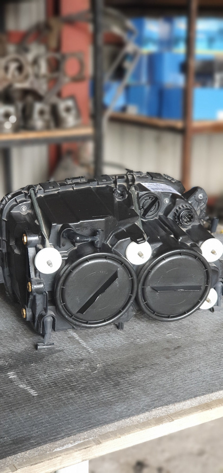 MERCEDES-BENZ ACTROS MP III - DRIVER - Headlight for Truck: picture 3 MERCEDES-BENZ ACTROS MP III - DRIVER - Headlight for Truck: picture 3