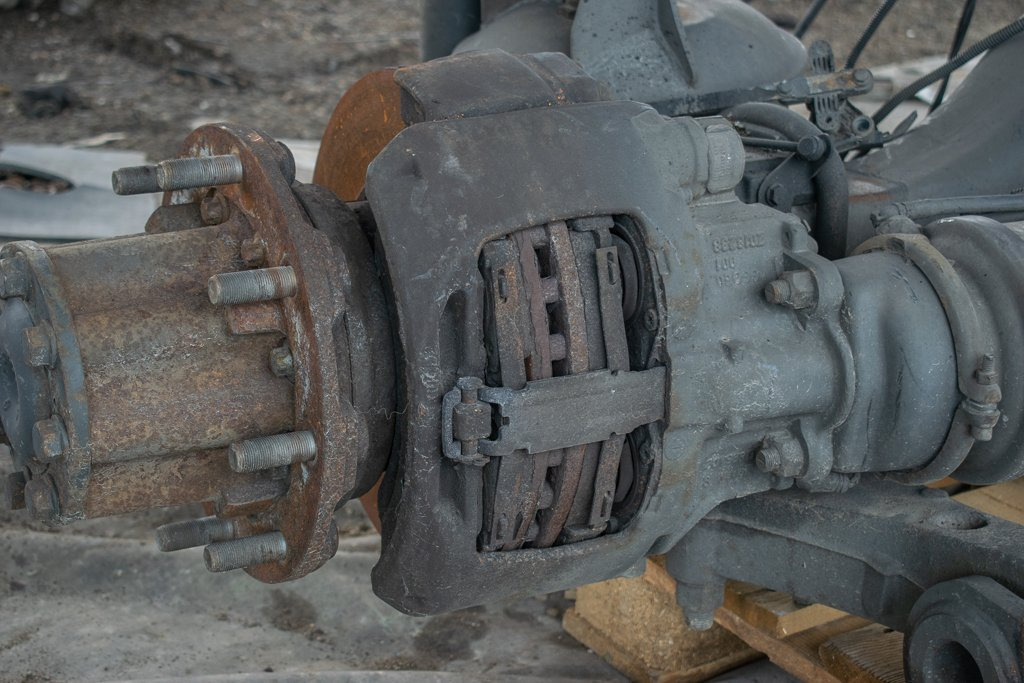 MERCEDES-BENZ ATEGO 8 HOLE - DRIVER - Brake caliper for Truck: picture 1 MERCEDES-BENZ ATEGO 8 HOLE - DRIVER - Brake caliper for Truck: picture 1