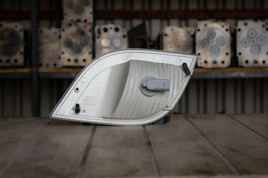 MERCEDES-BENZ ATEGO II CORNER FLASHLIGHT - PASSENGER - Lights/ Lighting for Truck: picture 2 MERCEDES-BENZ ATEGO II CORNER FLASHLIGHT - PASSENGER - Lights/ Lighting for Truck: picture 2