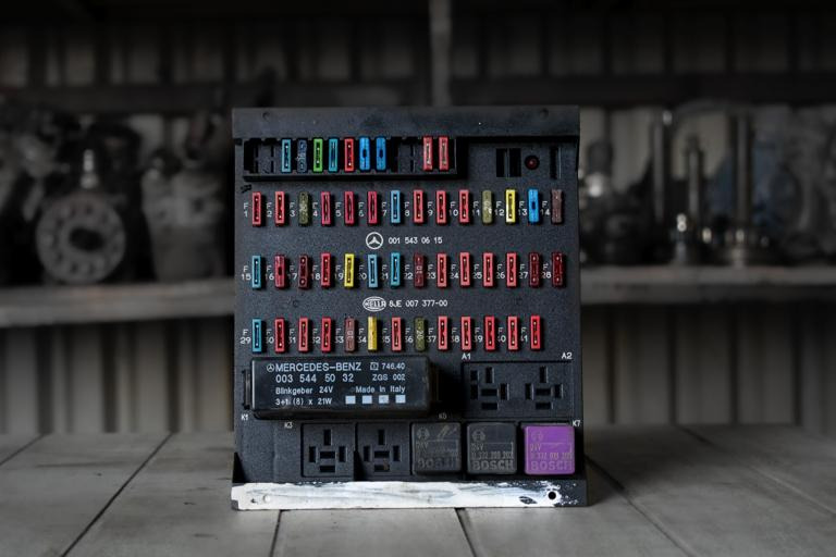 MERCEDES-BENZ ATEGO II - Fuse for Truck: picture 1 MERCEDES-BENZ ATEGO II - Fuse for Truck: picture 1