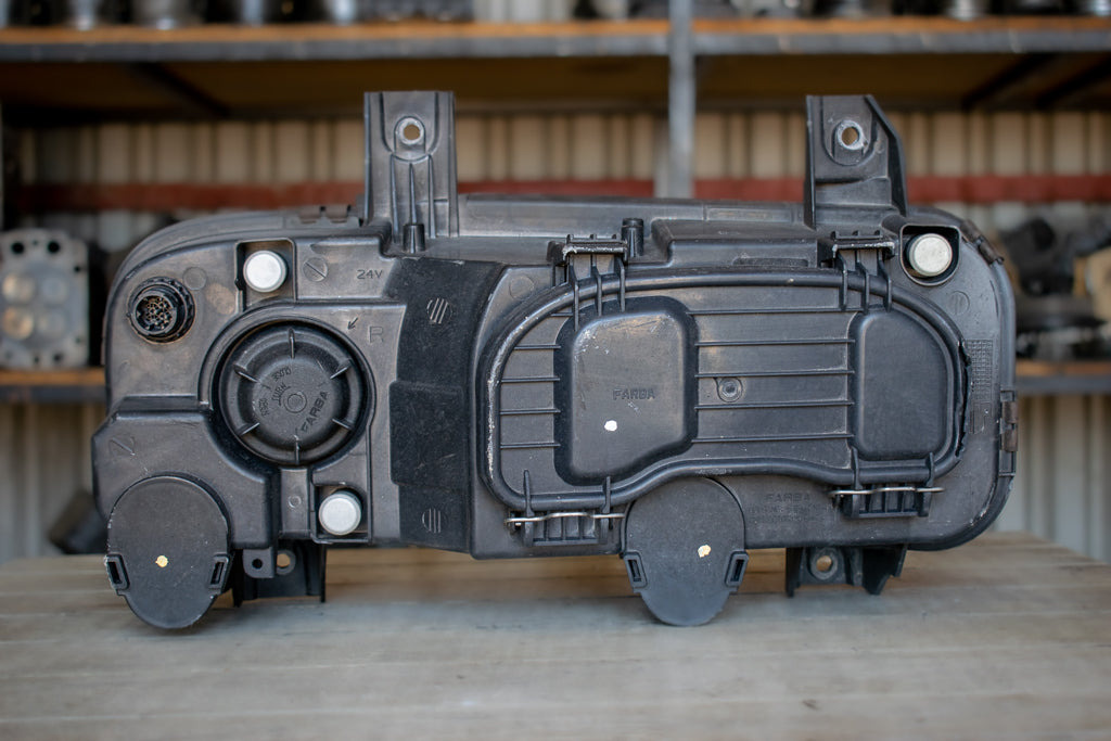 MERCEDES-BENZ ATEGO II HEADLIGHT RIGHT - PASSENGER - Headlight for Truck: picture 2 MERCEDES-BENZ ATEGO II HEADLIGHT RIGHT - PASSENGER - Headlight for Truck: picture 2