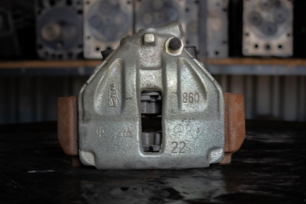 MERCEDES-BENZ SPRINTER OM602 - PASSENGER - Brake caliper for Truck: picture 1 MERCEDES-BENZ SPRINTER OM602 - PASSENGER - Brake caliper for Truck: picture 1