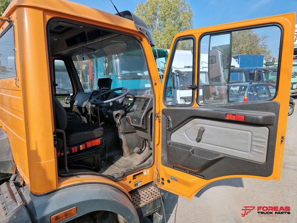 MERCEDES SK - SMALL - RIGHT HAND DRIVE - Cab: picture 5 MERCEDES SK - SMALL - RIGHT HAND DRIVE - Cab: picture 5