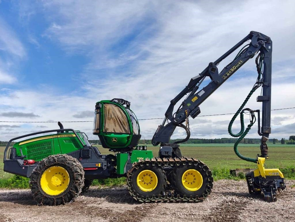 Forestry harvester John Deere 1170 G: picture 6