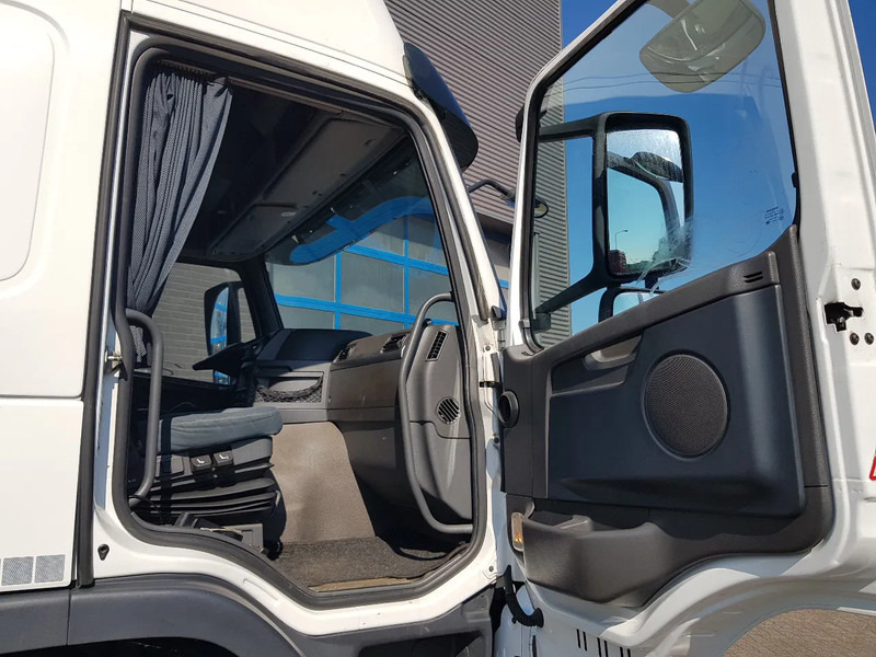 Tractor unit Volvo FM 410 6x2 ADR EX/II EX/III FL OX AT Hydrauliek: picture 17