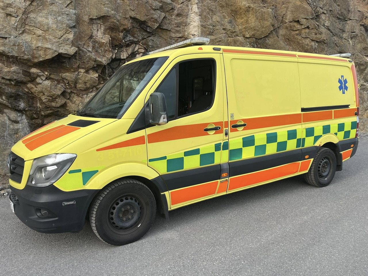 Mercedes-Benz Sprinter 319 - AMBULANCE - RESERVERAD !! - Ambulance: picture 2 Mercedes-Benz Sprinter 319 - AMBULANCE - RESERVERAD !! - Ambulance: picture 2