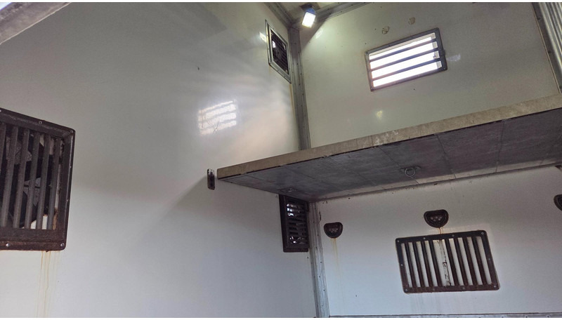 Livestock truck Scania R420 6X2: picture 17 Livestock truck Scania R420 6X2: picture 17