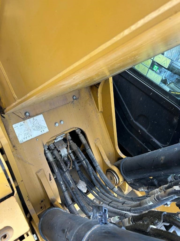 Crawler excavator CAT 325 FL CR: picture 25