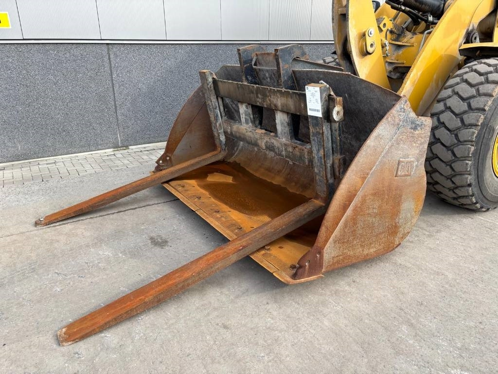 CAT 938 M (Under Preparation / Bucket + Forks)  - Wheel loader: picture 2 CAT 938 M (Under Preparation / Bucket + Forks)  - Wheel loader: picture 2
