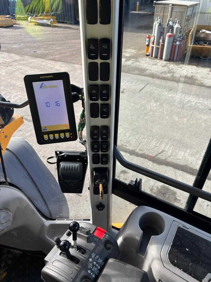 Wheel loader Volvo L 70 H: picture 14