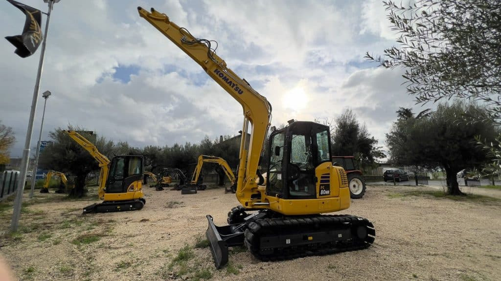 Komatsu PC80 MR-5 - Mini excavator: picture 1 Komatsu PC80 MR-5 - Mini excavator: picture 1