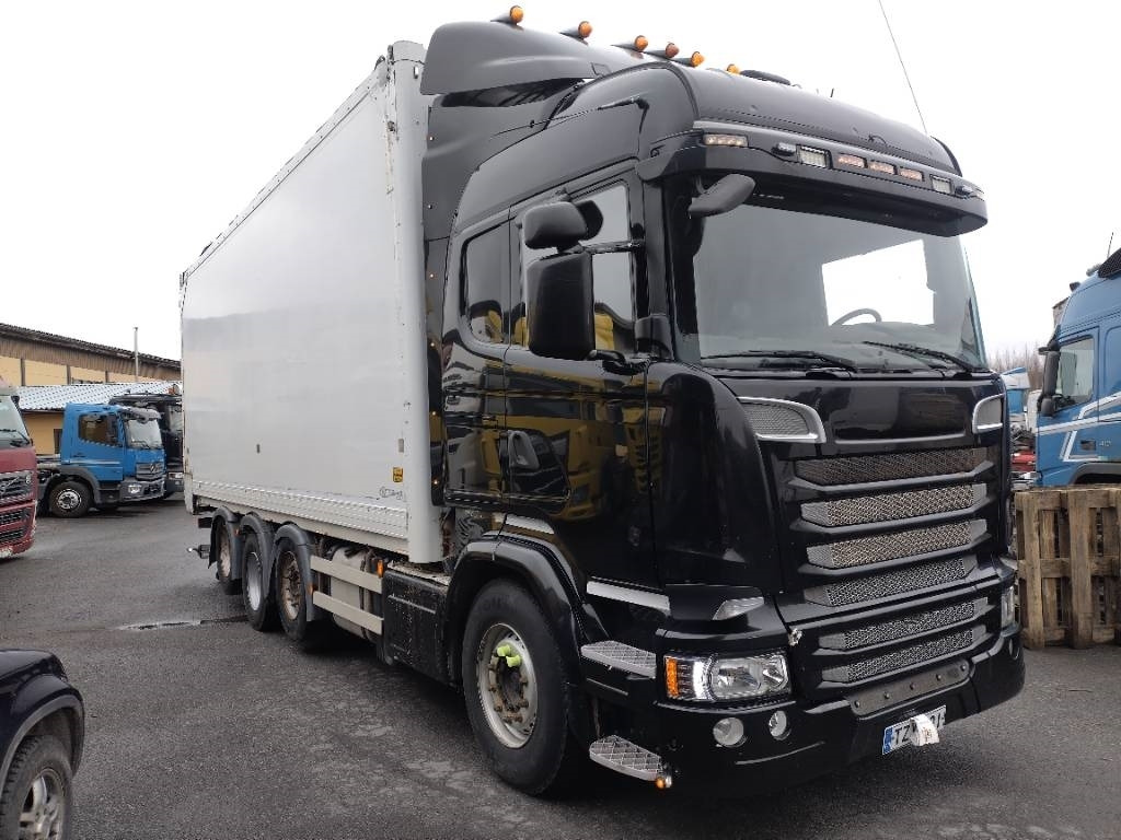 Scania R 580 8x2 ketjupurku kori 50mottia - Box truck: picture 1 Scania R 580 8x2 ketjupurku kori 50mottia - Box truck: picture 1