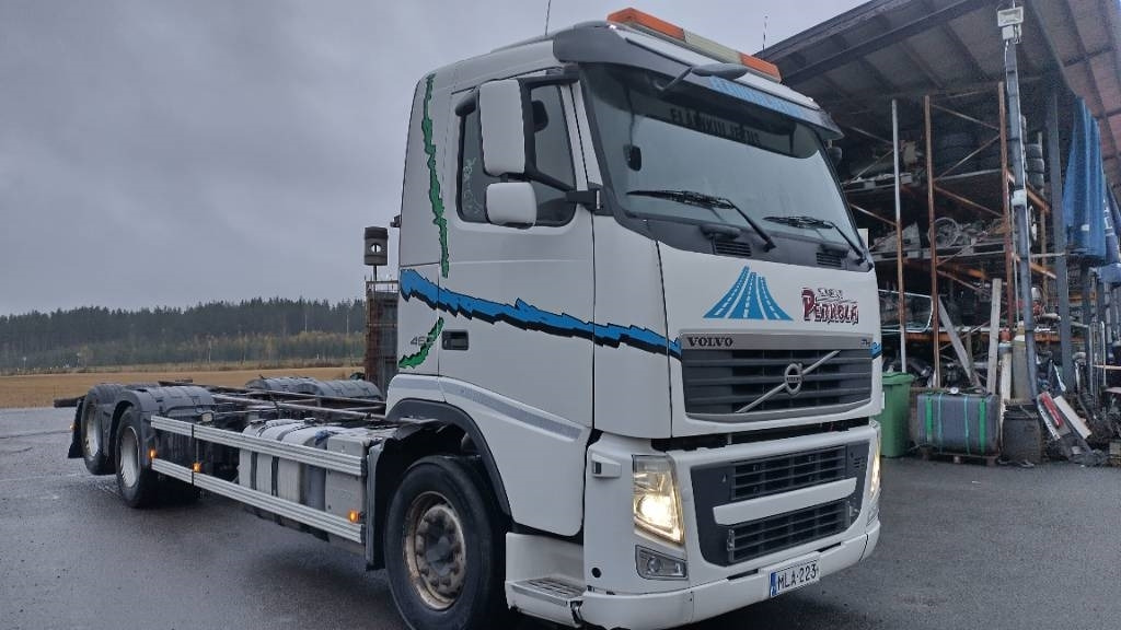Volvo FH13 6x2 alusta, manuaalivaihteisto - Cab chassis truck: picture 2 Volvo FH13 6x2 alusta, manuaalivaihteisto - Cab chassis truck: picture 2