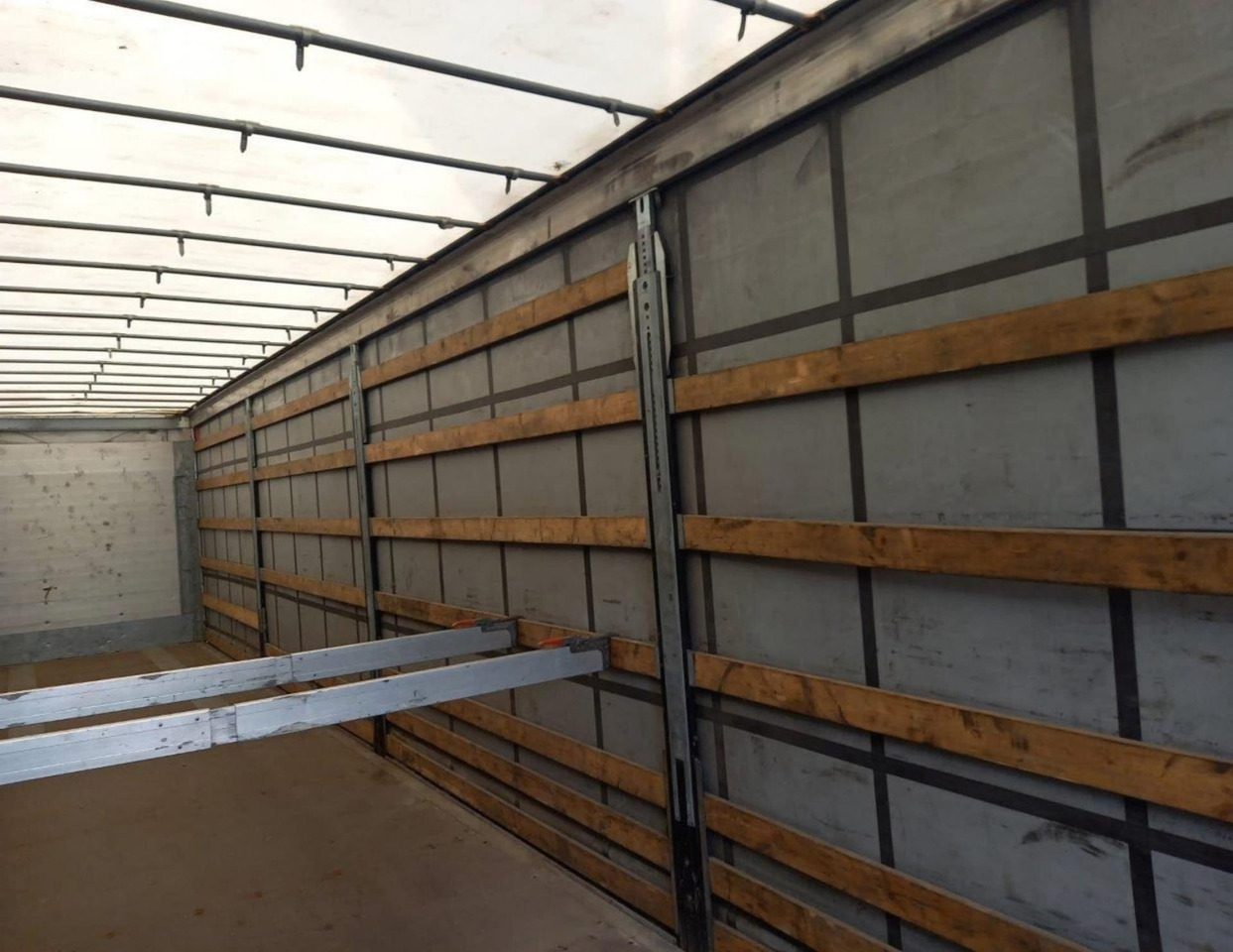 2019 Schmitz Cargobull SCS24/L Varios - Curtainsider semi-trailer: picture 4 2019 Schmitz Cargobull SCS24/L Varios - Curtainsider semi-trailer: picture 4