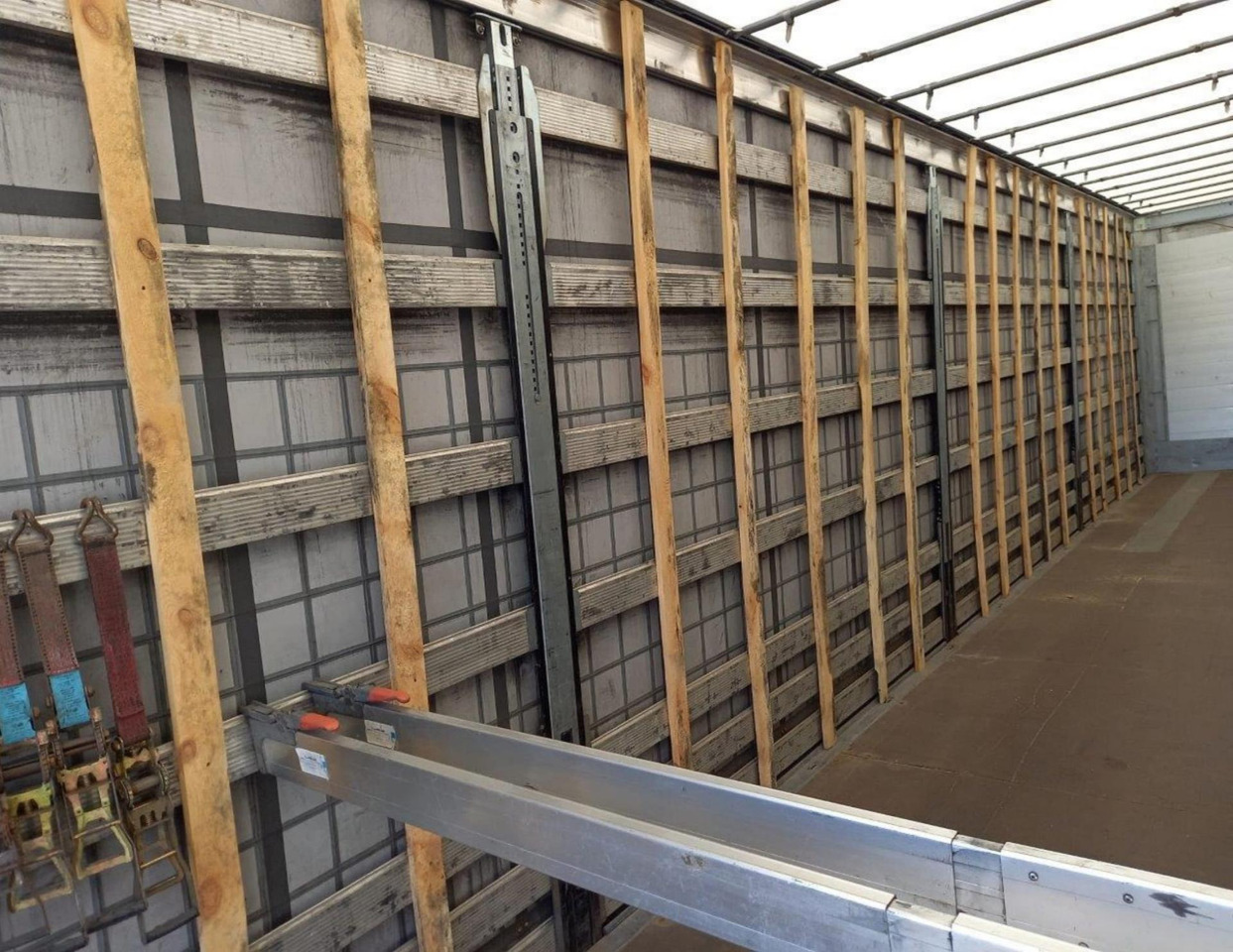 2021 Schmitz Cargobull SCS24/L Varios - Curtainsider semi-trailer: picture 2 2021 Schmitz Cargobull SCS24/L Varios - Curtainsider semi-trailer: picture 2