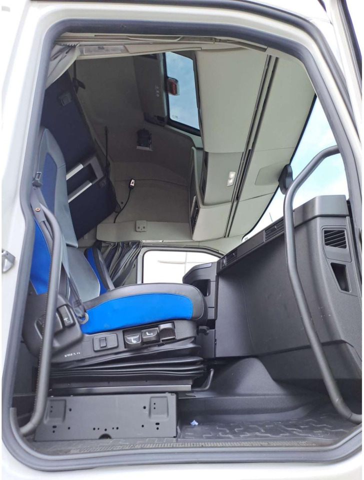 2023 Volvo FH 460 Globetrotter XL Varios i-Save - Tractor unit: picture 2 2023 Volvo FH 460 Globetrotter XL Varios i-Save - Tractor unit: picture 2