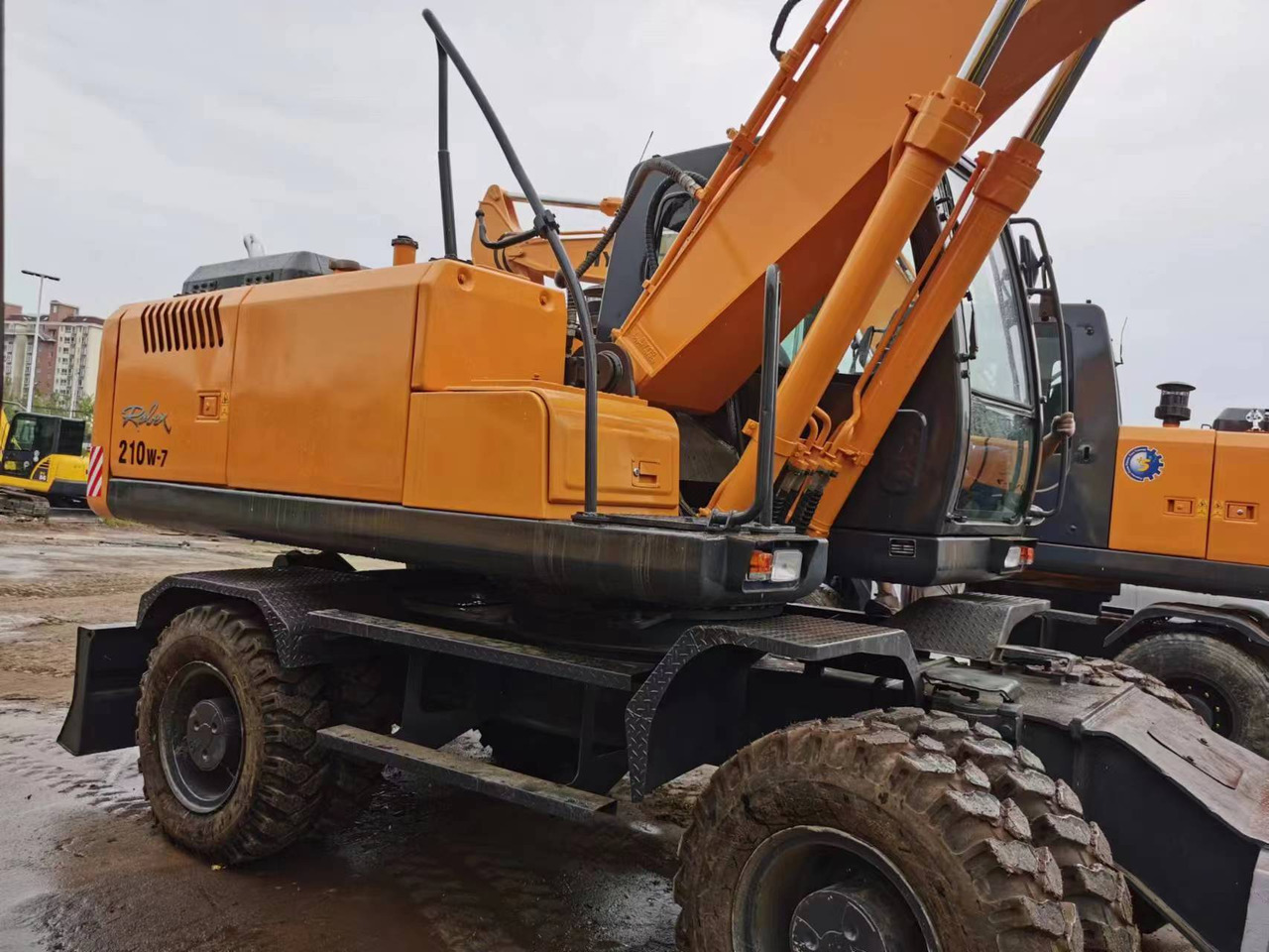 HYUNDAI 210W-7 - Wheel excavator: picture 1 HYUNDAI 210W-7 - Wheel excavator: picture 1