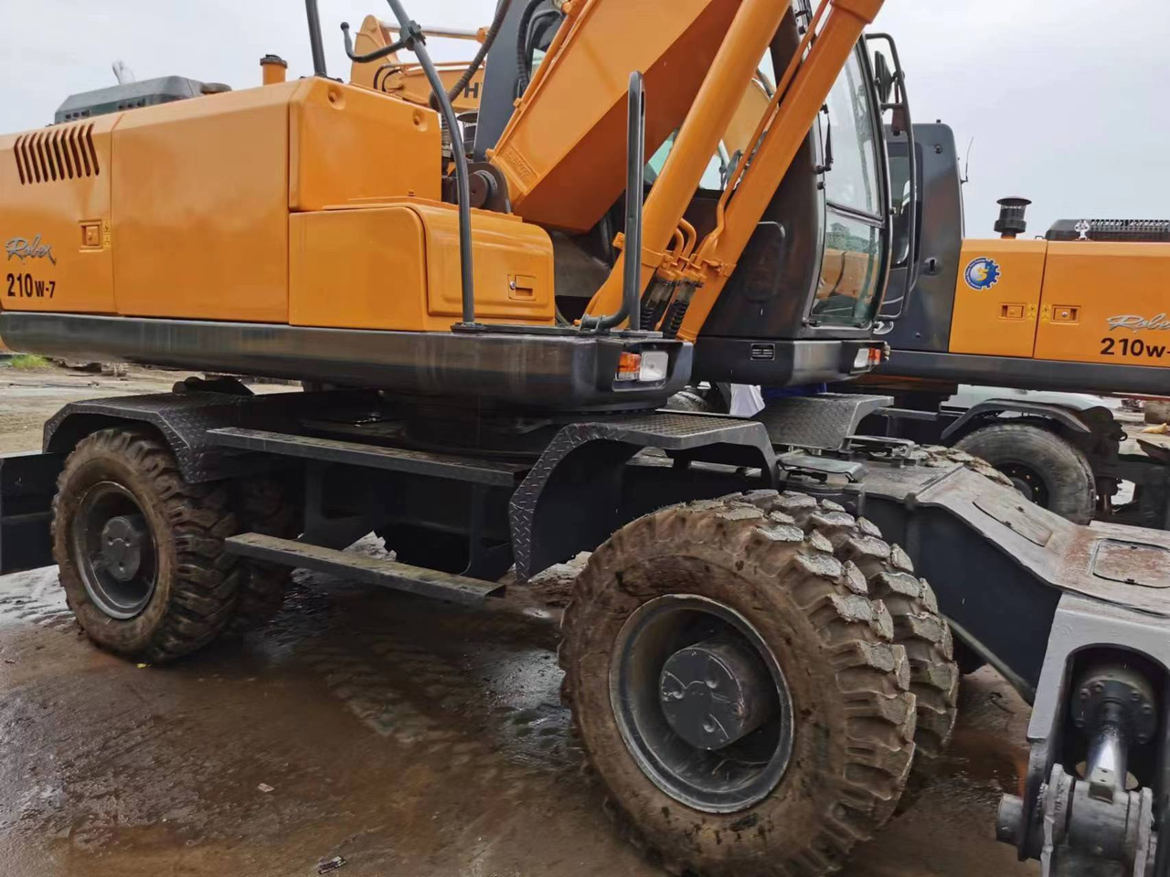 HYUNDAI 210W-7 - Wheel excavator: picture 2 HYUNDAI 210W-7 - Wheel excavator: picture 2