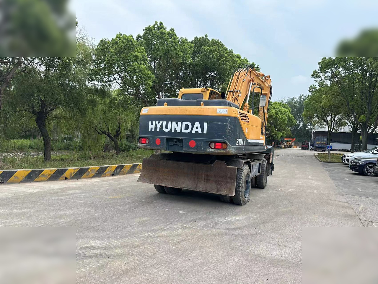 HYUNDAI ROBEX 210W-9 - Wheel excavator: picture 3 HYUNDAI ROBEX 210W-9 - Wheel excavator: picture 3