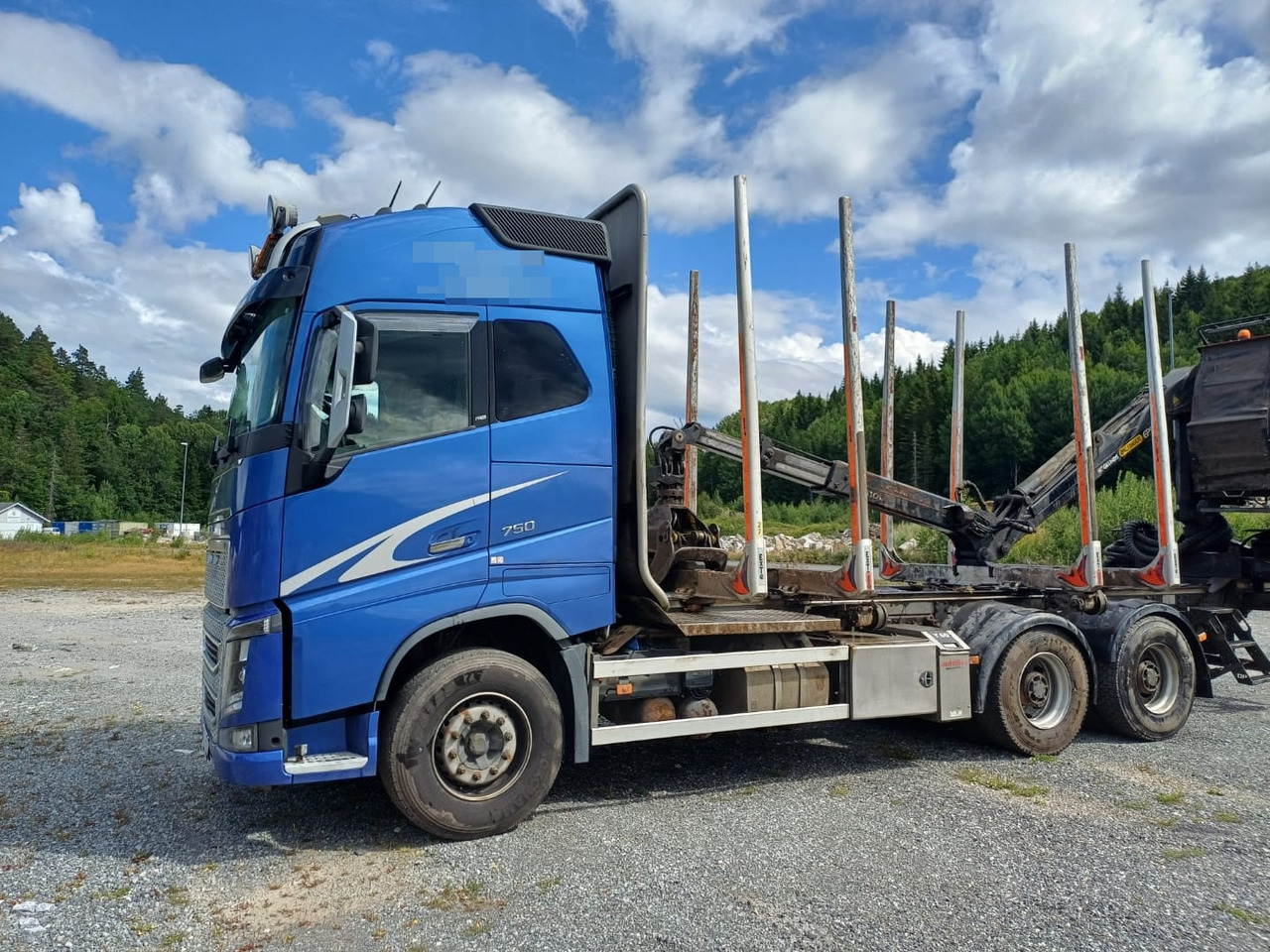 Volvo FH16 750 - Log truck, Crane truck: picture 1 Volvo FH16 750 - Log truck, Crane truck: picture 1