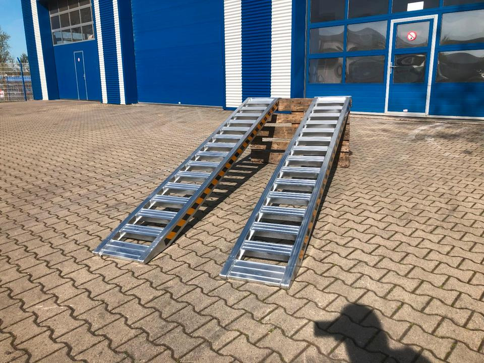 Alurampen Satz 3,50m 4000KG Minibagger Minilader Quad Auffahrrampe *INKL.19% MWST* - Loading ramp: picture 2 Alurampen Satz 3,50m 4000KG Minibagger Minilader Quad Auffahrrampe *INKL.19% MWST* - Loading ramp: picture 2