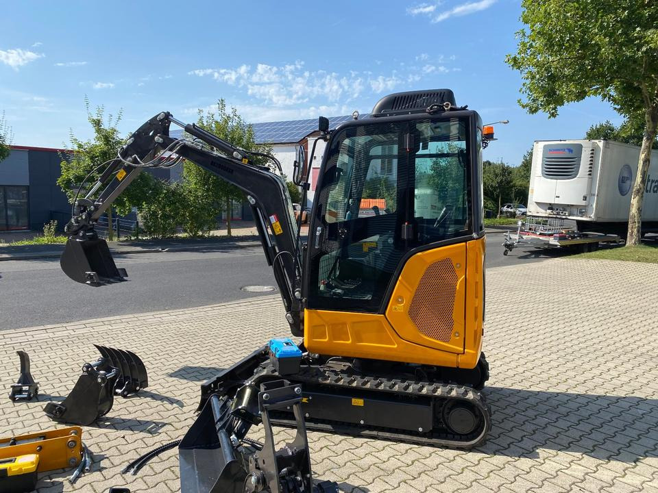 Minibagger BK2800ASR inkl. Zubehörpaket *INKL.19% MWST*BERGER KRAUS*KUBOTA*SCHWENKARM* VERSTELLFAHRWERK*KLIMA* - Mini excavator: picture 3 Minibagger BK2800ASR inkl. Zubehörpaket *INKL.19% MWST*BERGER KRAUS*KUBOTA*SCHWENKARM* VERSTELLFAHRWERK*KLIMA* - Mini excavator: picture 3