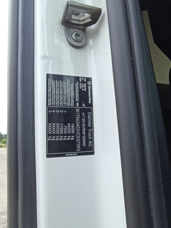 Tractor unit MERCEDES-BENZ ACTROS 1845*BIGSPACE*STANDARD: picture 9
