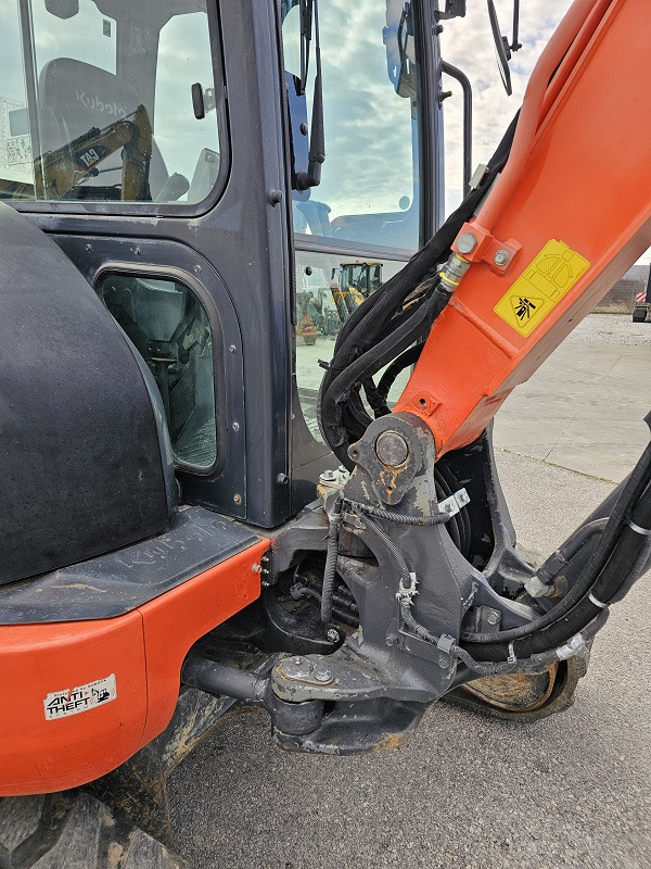 Mini excavator KUBOTA KX057-4: picture 8